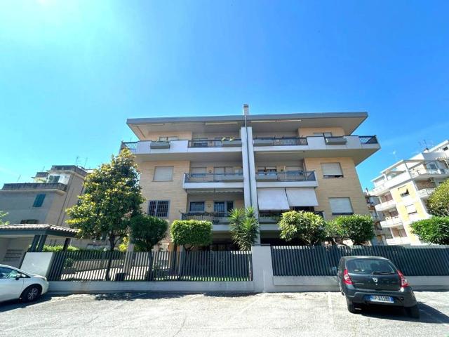 Appartamento in vendita a Roma RM