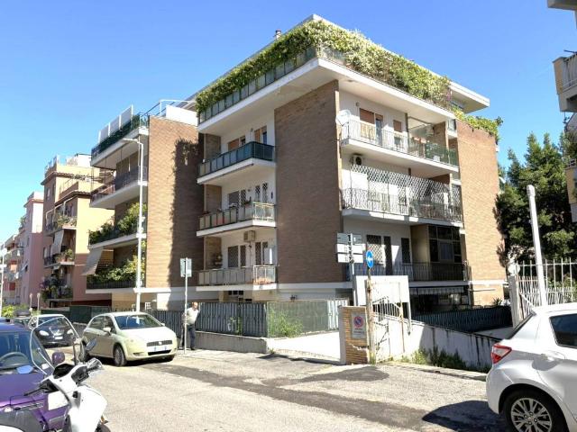 Appartamento in vendita a Roma RM