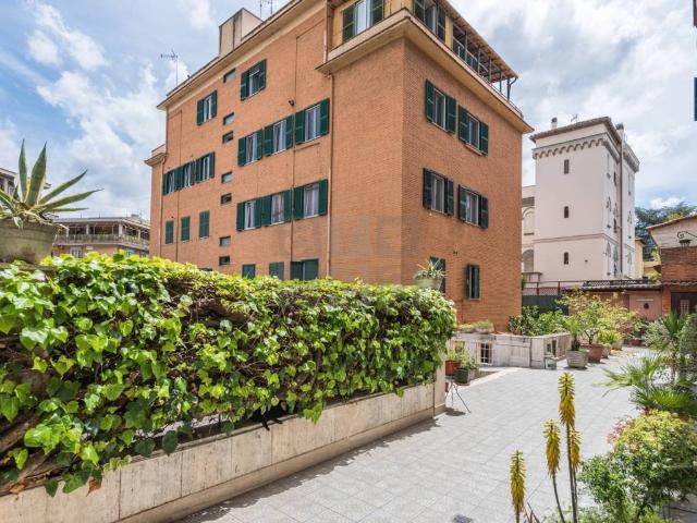 Appartamento in vendita a Roma RM