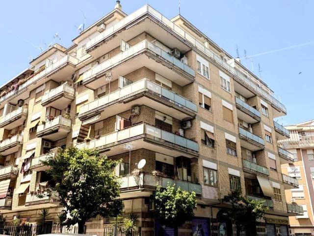 Appartamento in vendita a Roma RM