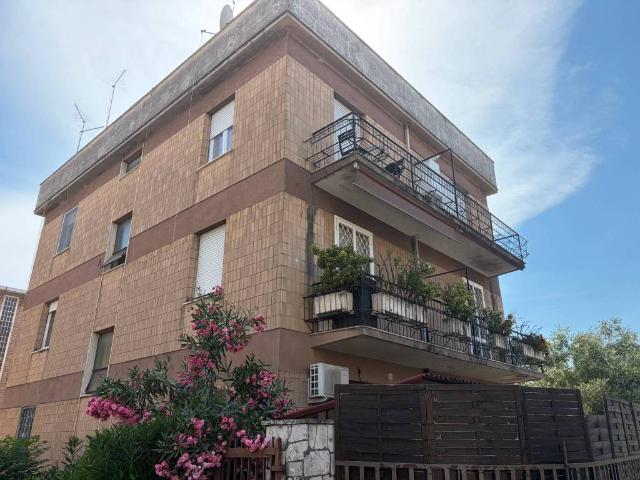 Appartamento in vendita a Roma RM