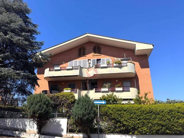 Appartamento in vendita a Roma RM