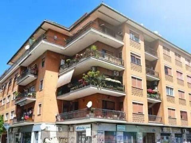 Appartamento in vendita a Roma RM