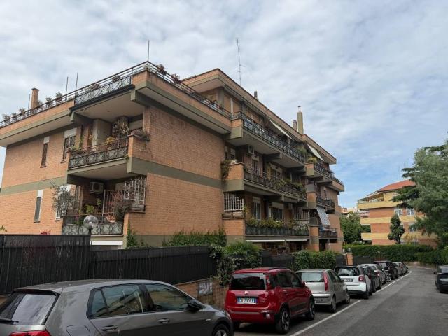 Appartamento in vendita a Roma RM
