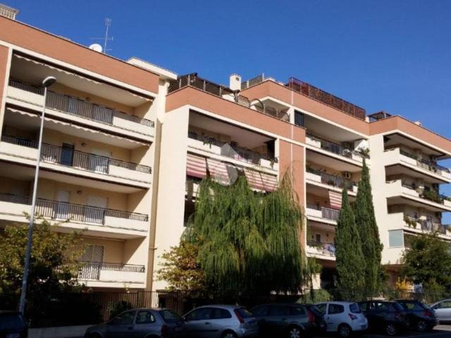Appartamento in vendita a Roma RM