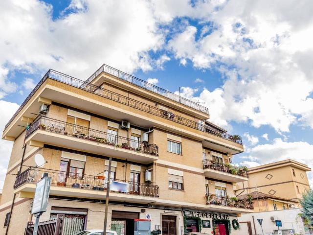 Appartamento in vendita a Roma RM