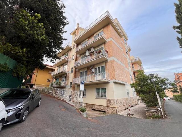 Appartamento in vendita a Roma RM