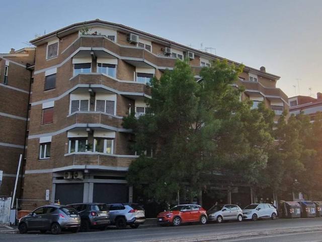 Appartamento in vendita a Roma RM