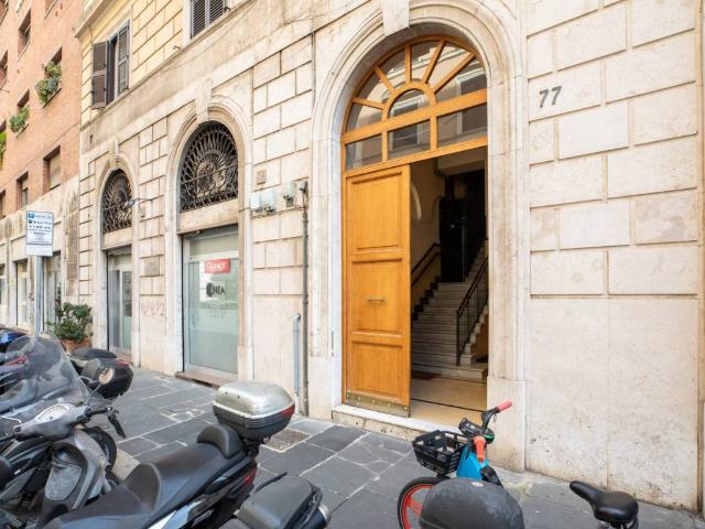 Appartamento in vendita a Roma RM