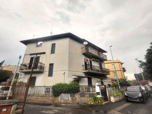 Appartamento in vendita a Roma RM