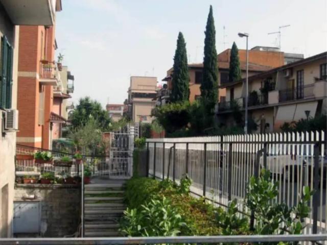 Appartamento in vendita a Roma RM