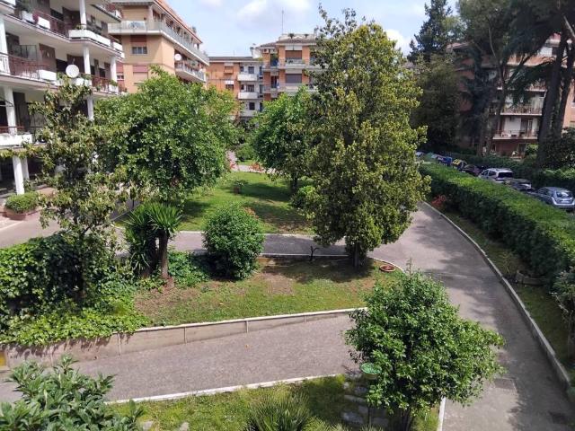 Appartamento in vendita a Roma RM