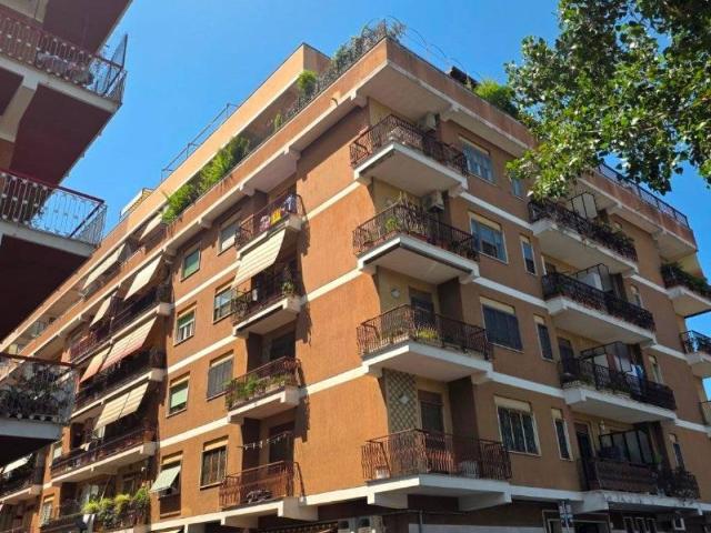Appartamento in vendita a Roma RM