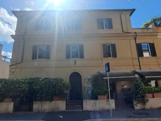 Appartamento in vendita a Roma RM