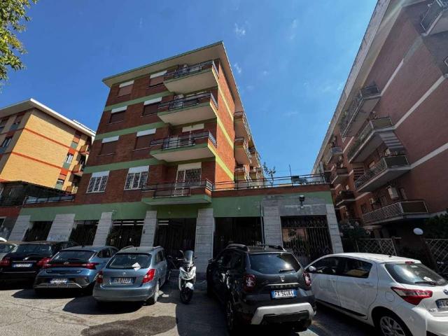 Appartamento in vendita a Roma RM