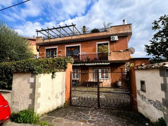 Appartamento in vendita a Roma RM