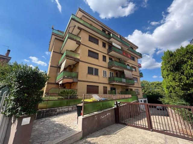 Appartamento in vendita a Roma RM