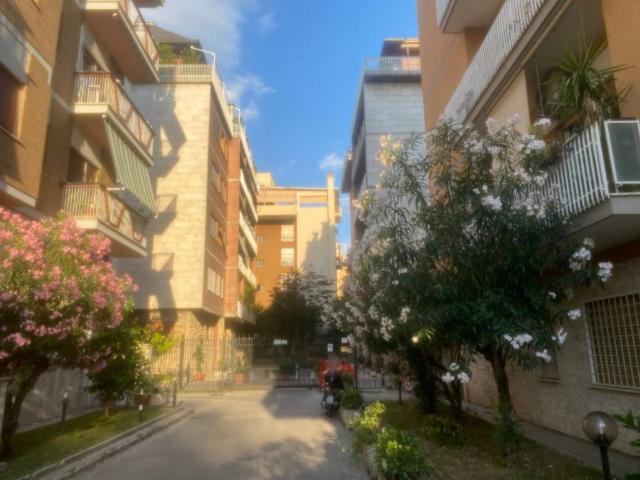 Appartamento in vendita a Roma RM
