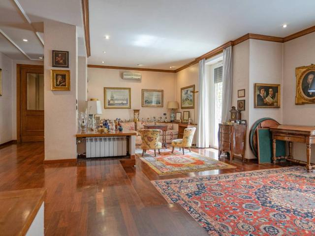 Appartamento in vendita a Roma RM