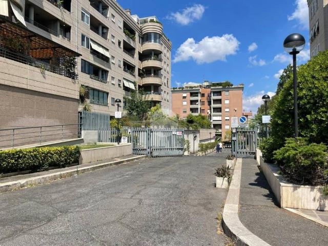 Appartamento in vendita a Roma RM