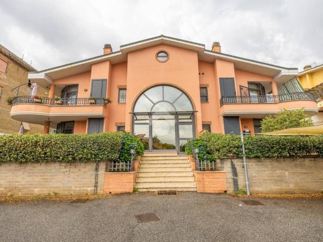 Appartamento in vendita a Roma RM