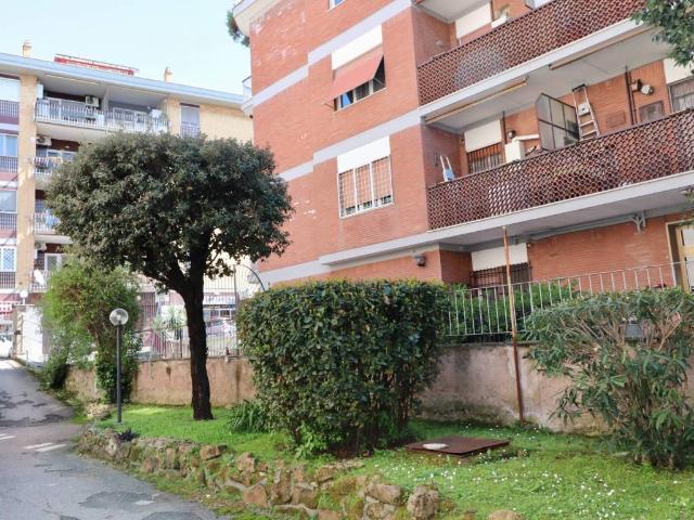 Appartamento in vendita a Roma RM