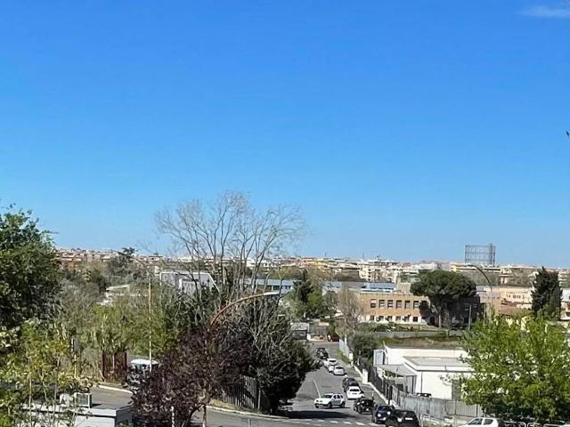 Appartamento in vendita a Roma RM