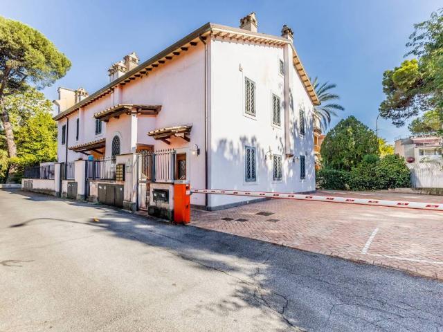 Appartamento in vendita a Roma RM