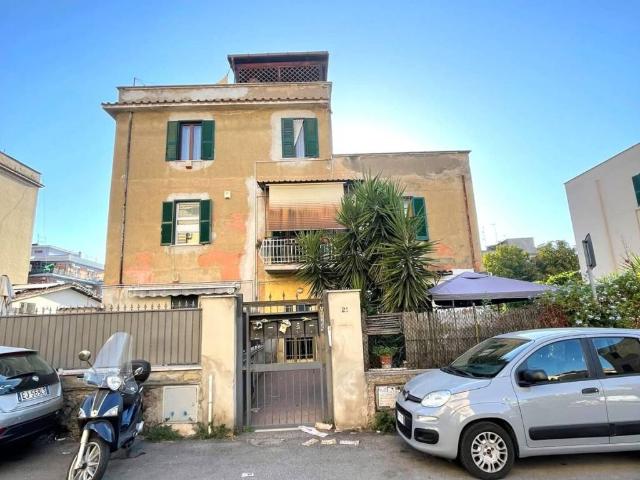 Appartamento in vendita a Roma RM
