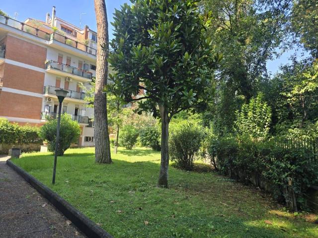 Appartamento in vendita a Roma RM