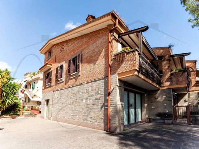 Appartamento in vendita a Roma RM