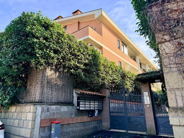 Appartamento in vendita a Roma RM