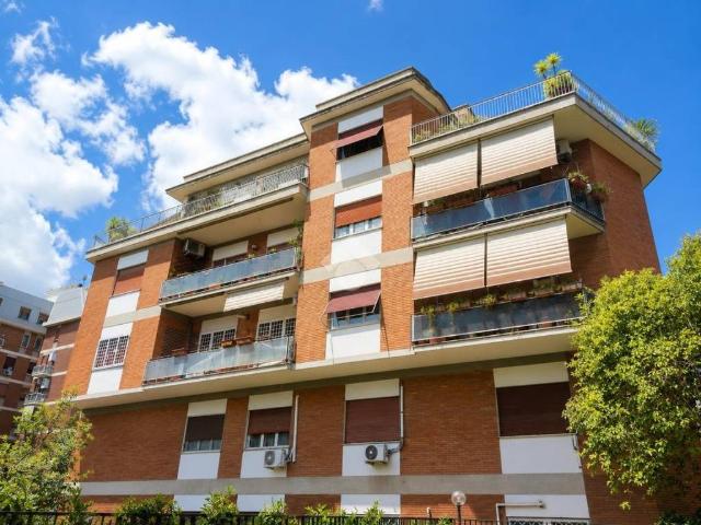 Appartamento in vendita a Roma RM