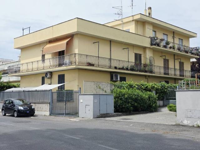 Appartamento in vendita a Roma RM