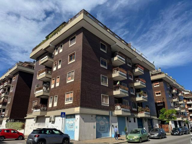 Appartamento in vendita a Roma RM