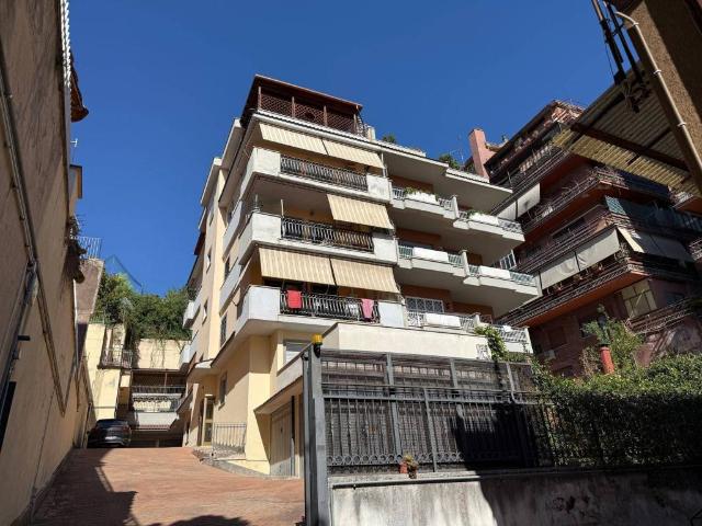 Appartamento in vendita a Roma RM