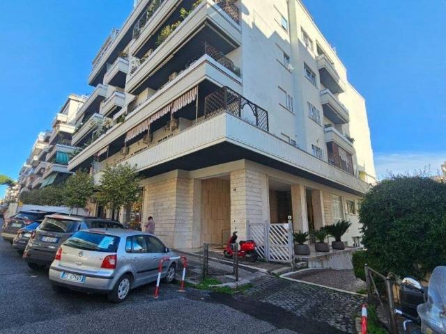 Appartamento in vendita a Roma RM