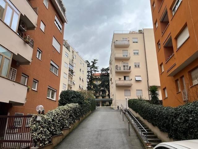 Appartamento in vendita a Roma RM