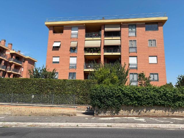 Appartamento in vendita a Roma RM