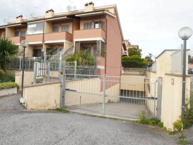 Appartamento in vendita a Roma RM