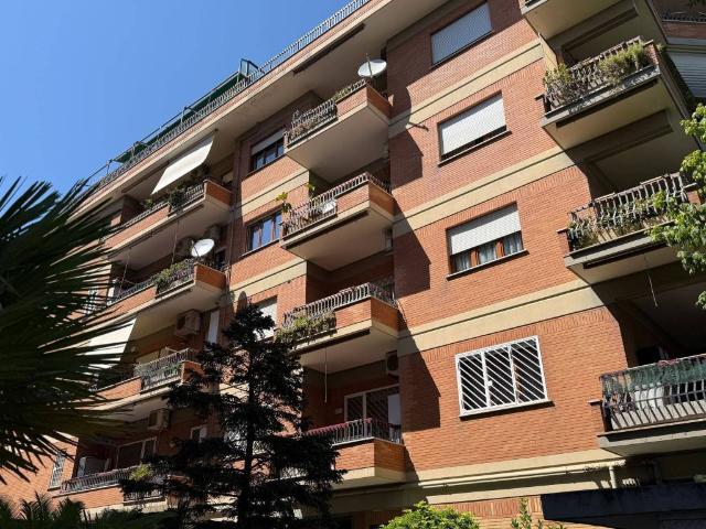 Appartamento in vendita a Roma RM