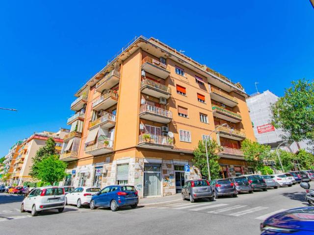 Appartamento in vendita a Roma RM
