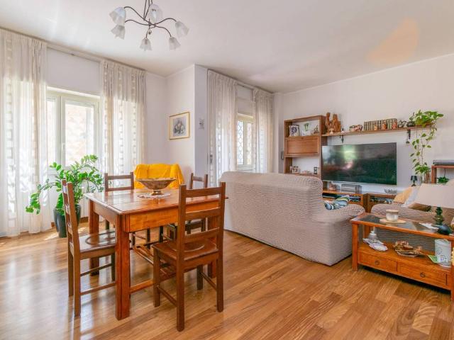 Appartamento in vendita a Roma RM