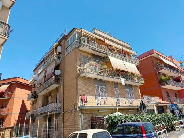 Appartamento in vendita a Roma RM