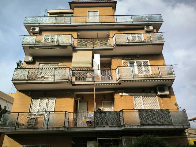 Appartamento in vendita a Roma RM