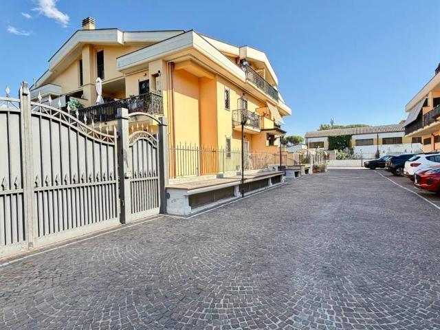 Appartamento in vendita a Roma RM