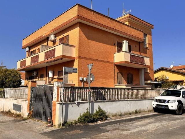 Appartamento in vendita a Roma RM