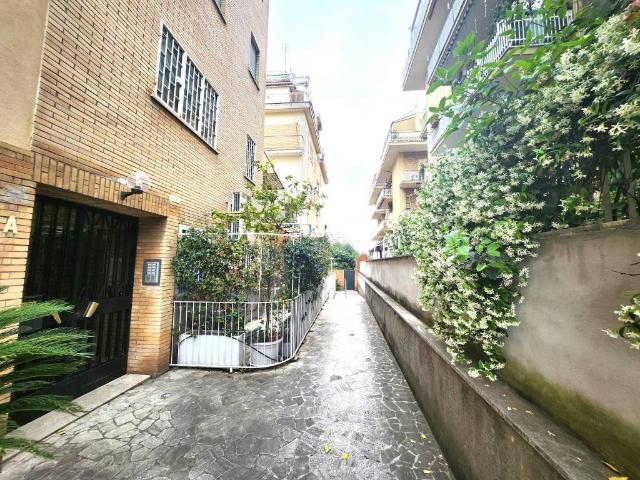 Appartamento in vendita a Roma RM