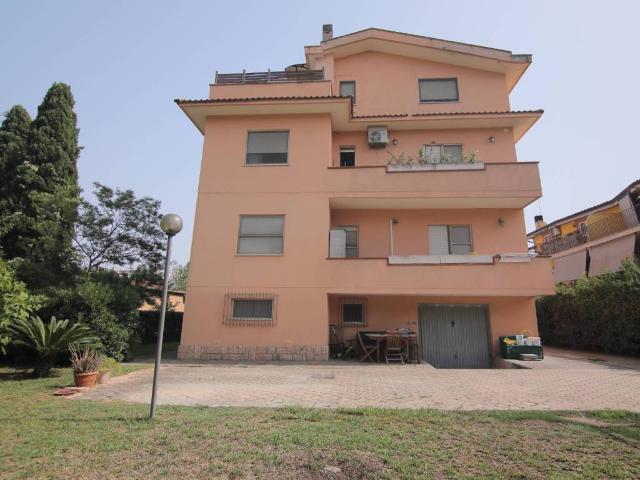 Appartamento in vendita a Roma RM