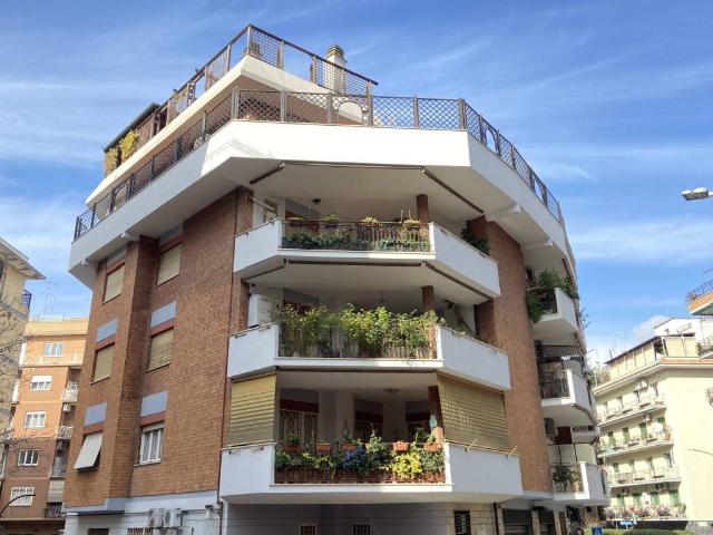Appartamento in vendita a Roma RM